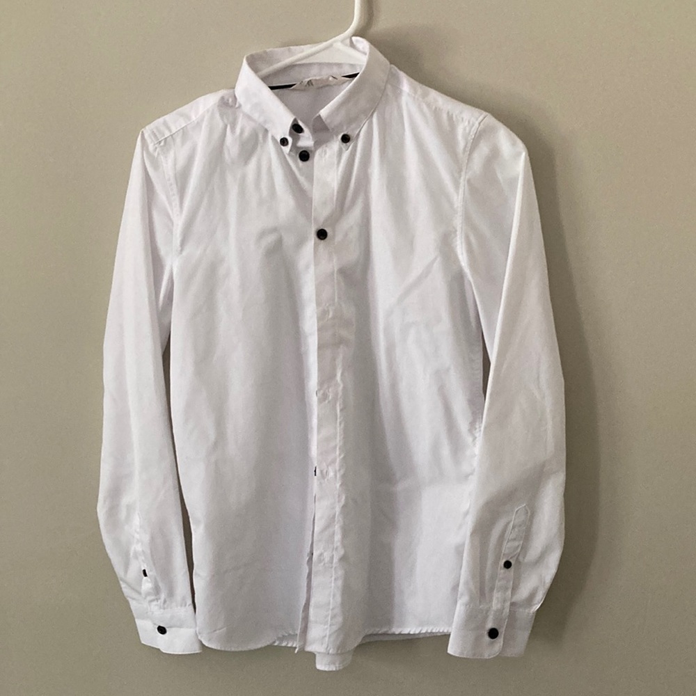 White fancy shirt , whit bow tie looks fantastic